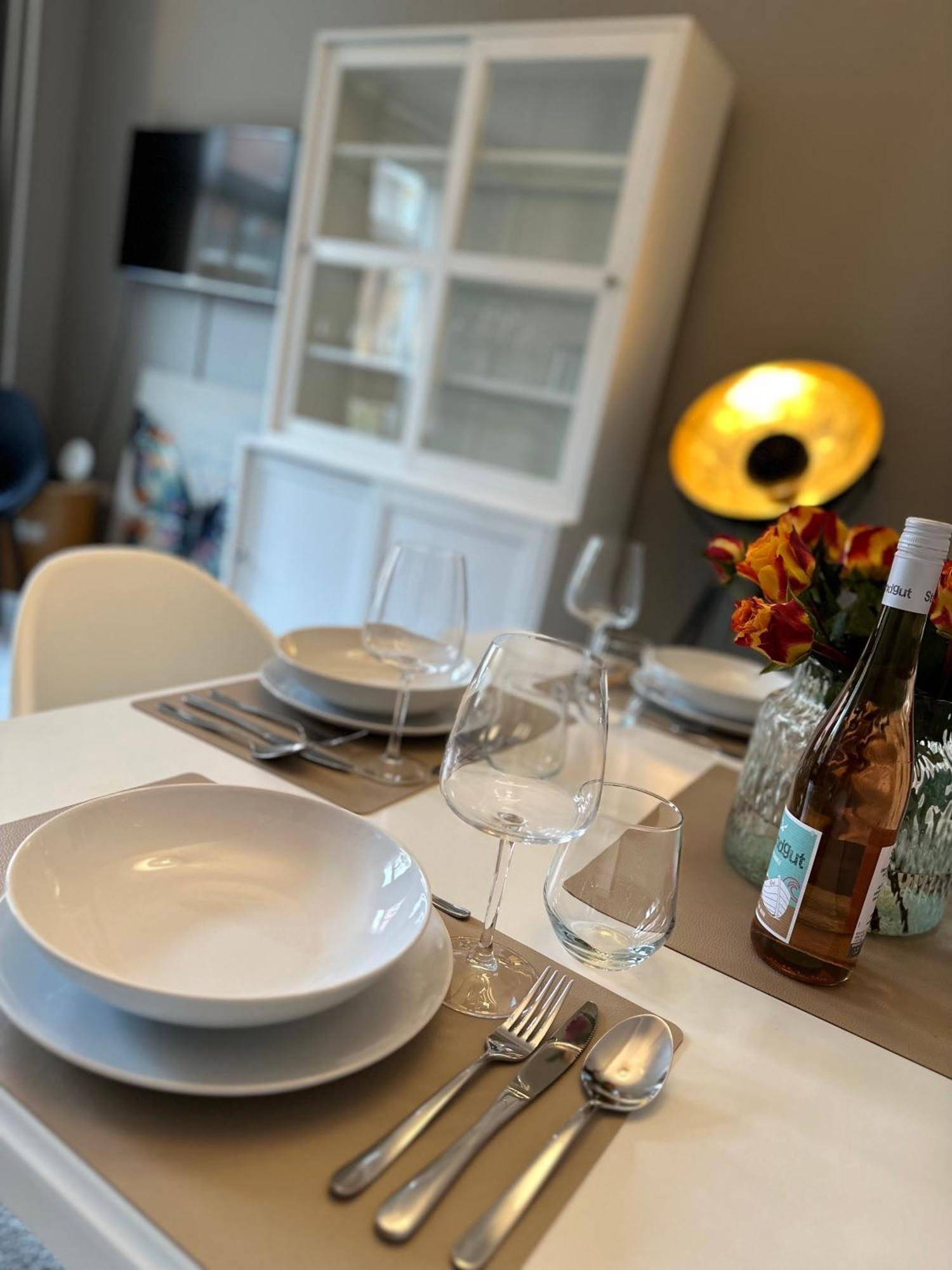 Moderner Altbaucharme In Zentraler Lage Apartment Kiel Luaran gambar